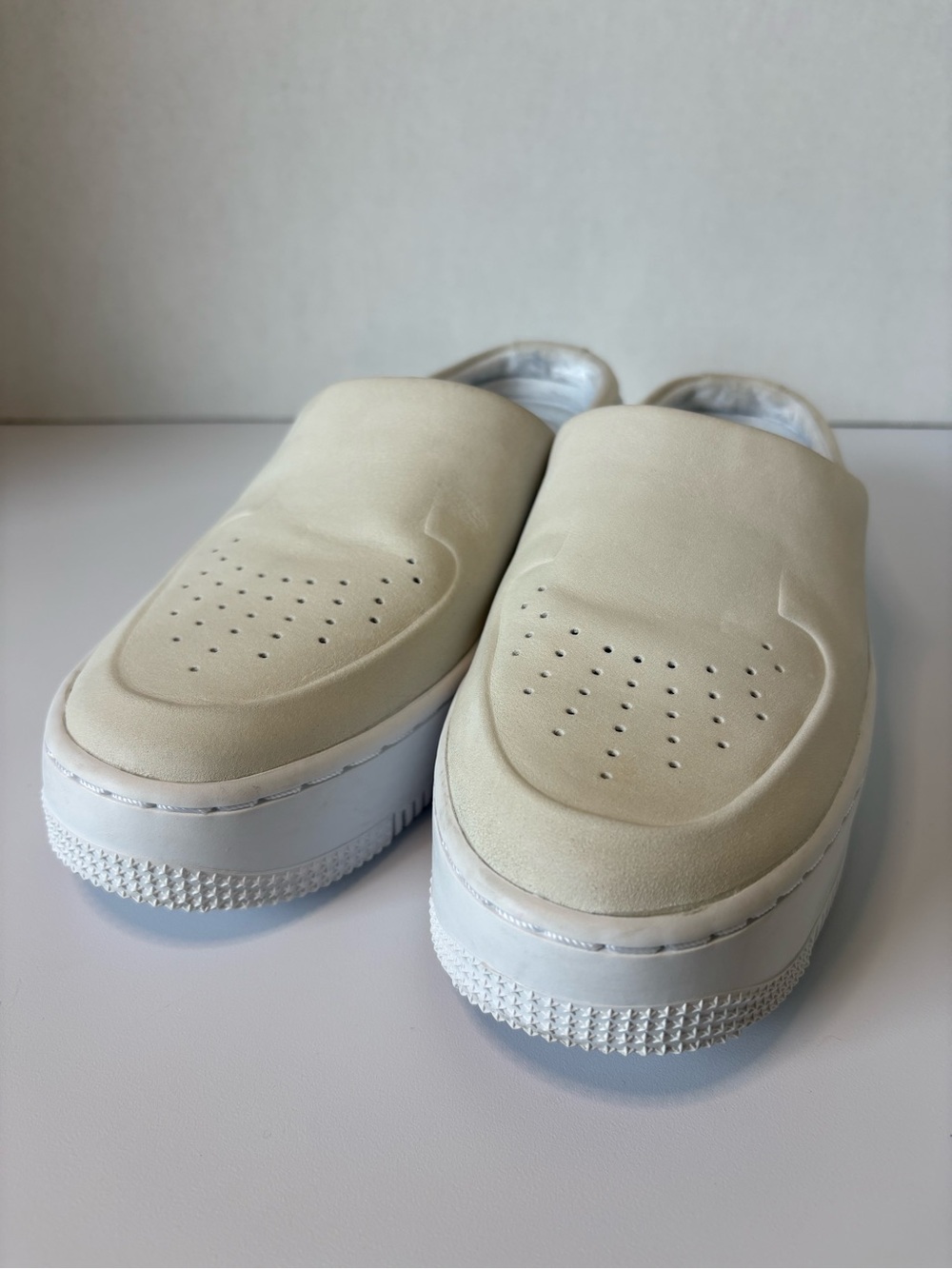 Nike Air Force 1 Lover XX Slip-On Low Top Sneakers Beige /White Solid‎